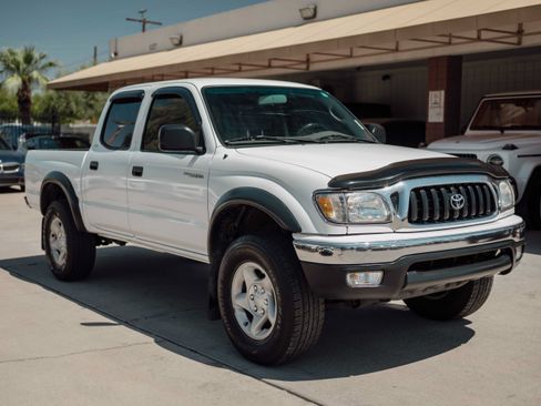 Used 2002 Toyota Tacoma PreRunner w/ SR5 Pkg w/ Chrome Pkg RWD image 2