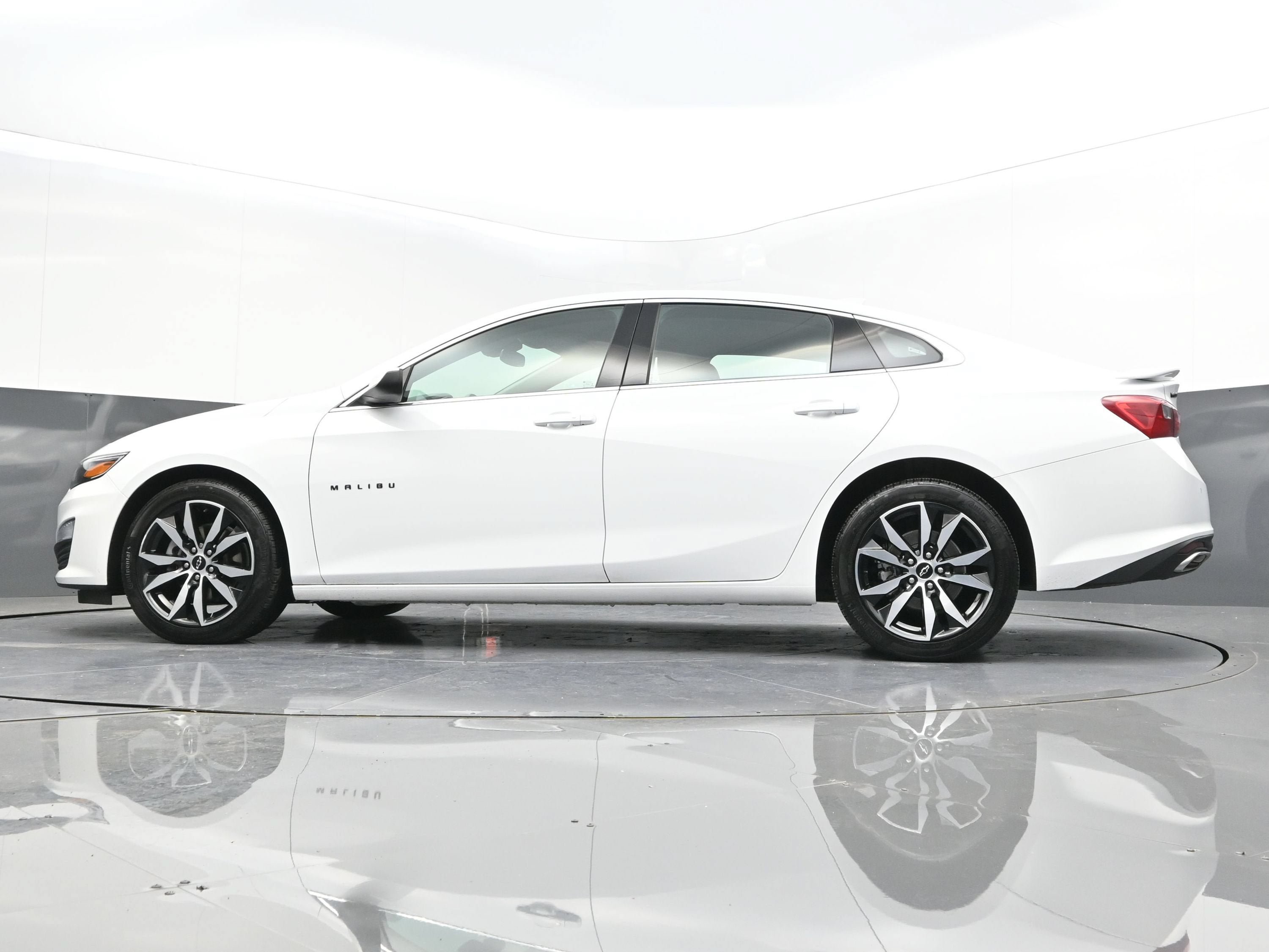 Certified 2024 Chevrolet Malibu RS FWD image 39