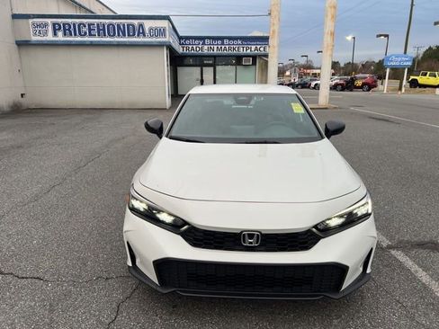Used 2025 Honda Civic Sport image 3