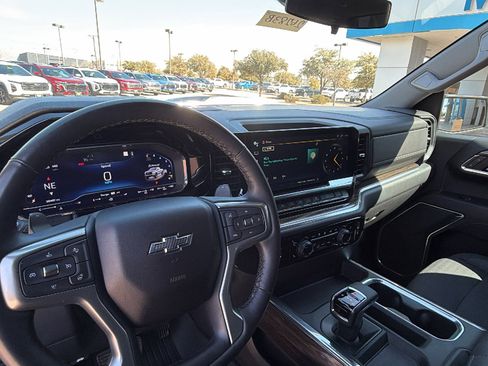 Used 2023 Chevrolet Silverado 1500 LT Trail Boss image 11