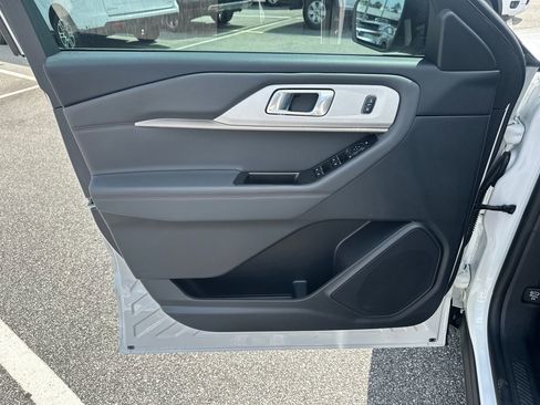 New 2026 Ford Explorer Active image 40