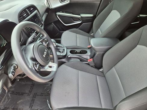 Used 2023 Kia Soul LX FWD image 18