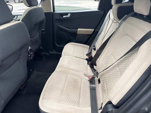 Used 2020 Ford Escape SE image 18