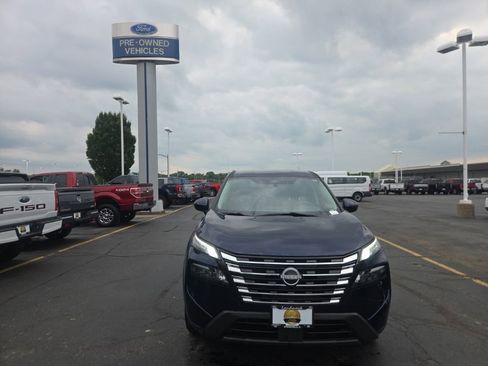 Used 2024 Nissan Rogue SV AWD/4WD image 8