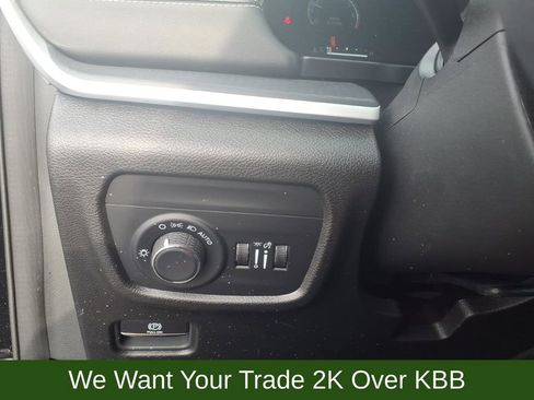 Used 2024 Jeep Grand Cherokee Altitude image 27