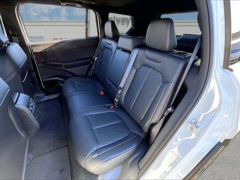 New 2026 Jeep Cherokee Overland w/ Advanced Pro Tech Group AWD/4WD image 10