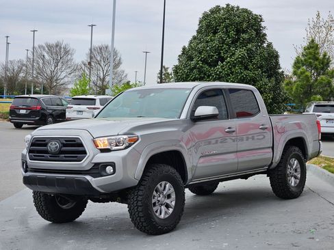 Used 2018 Toyota Tacoma SR5 image 3