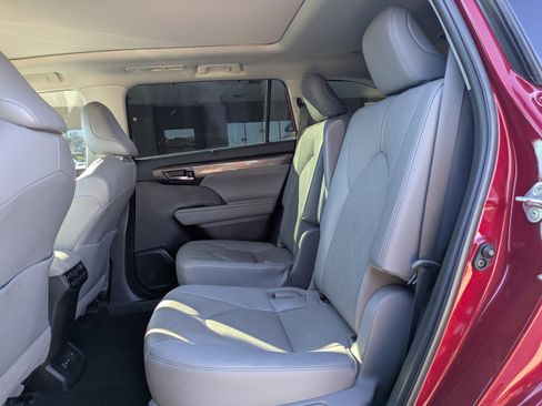Used 2022 Toyota Highlander Platinum image 15