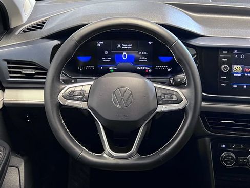 Certified 2024 Volkswagen Taos SE FWD image 19