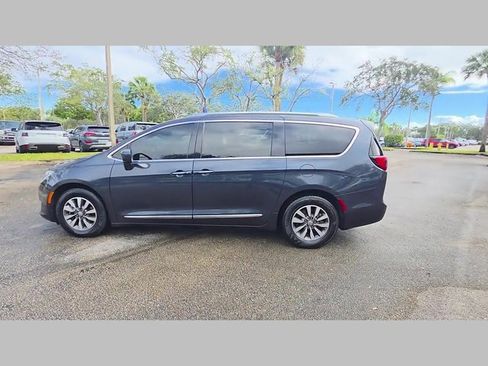 Used 2020 Chrysler Pacifica Touring-L Plus image 43