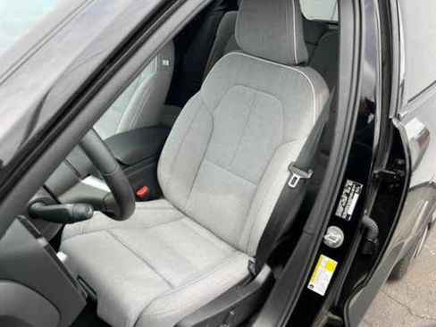 Used 2023 Volvo XC40 Recharge Ultimate w/ Protection Package Premier image 2