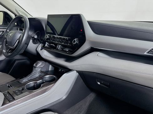 Used 2022 Toyota Highlander Platinum image 29