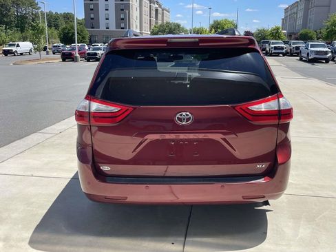 Used 2016 Toyota Sienna XLE w/ XLE Navigation Package FWD image 7