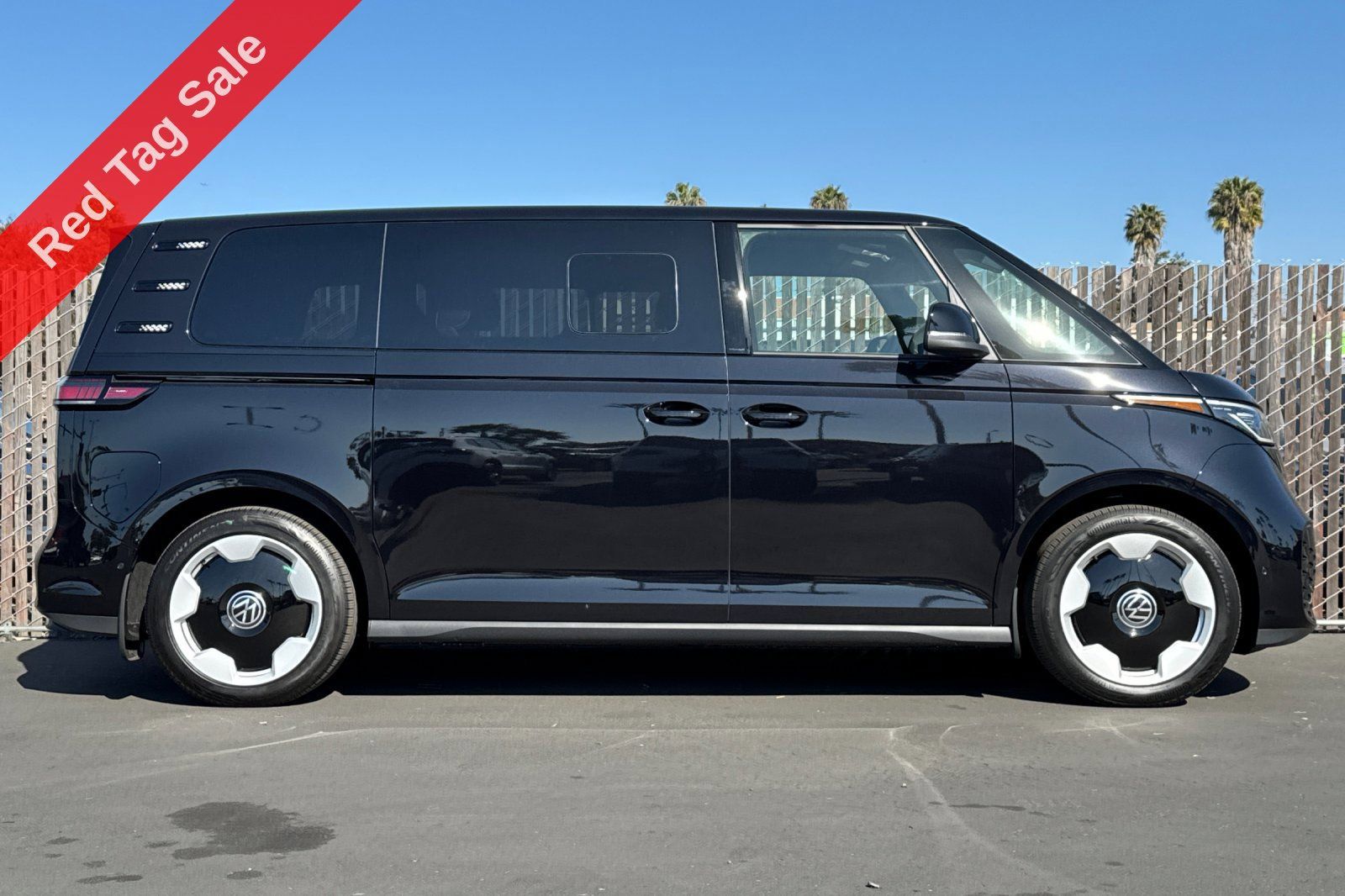 New 2025 Volkswagen ID. Buzz Pro S RWD image 4