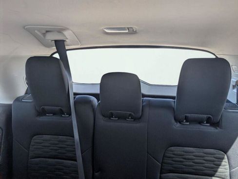 Used 2025 Nissan Pathfinder SV FWD image 39