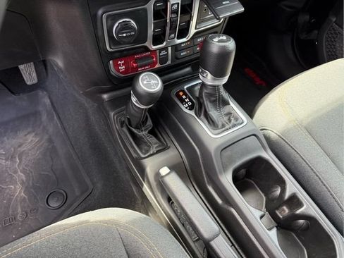 Used 2024 Jeep Wrangler Unlimited Sport AWD/4WD image 28