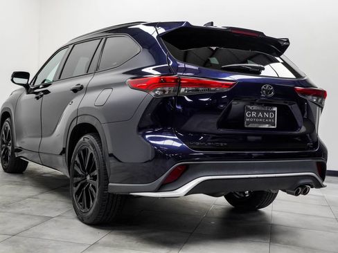 Used 2023 Toyota Highlander XSE FWD image 12
