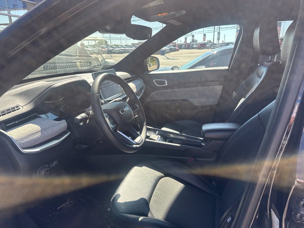 Used 2024 Jeep Compass Latitude AWD/4WD image 7