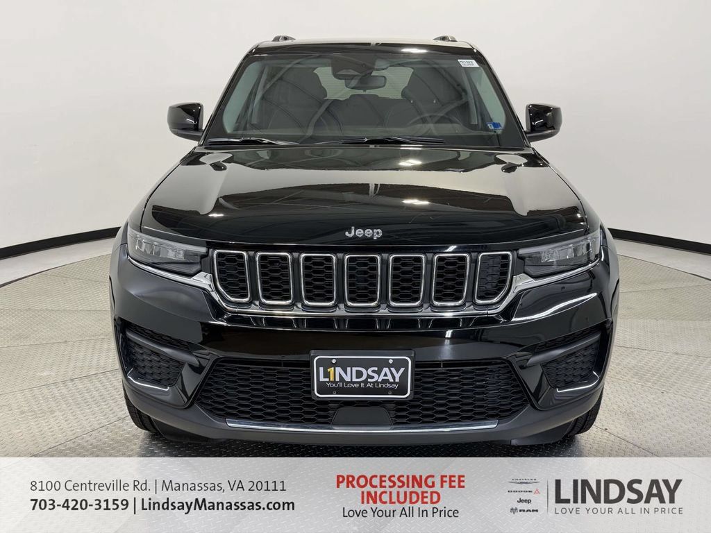 Used 2023 Jeep Grand Cherokee Laredo AWD/4WD image 3