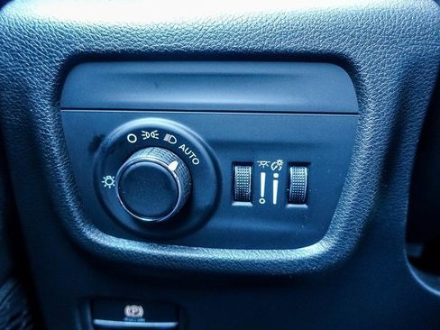 New 2025 Jeep Grand Cherokee Altitude image 21