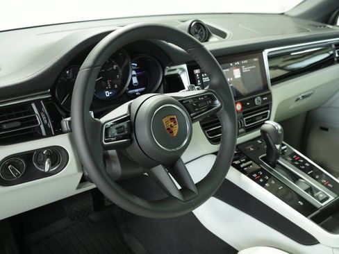New 2026 Porsche Macan image 4