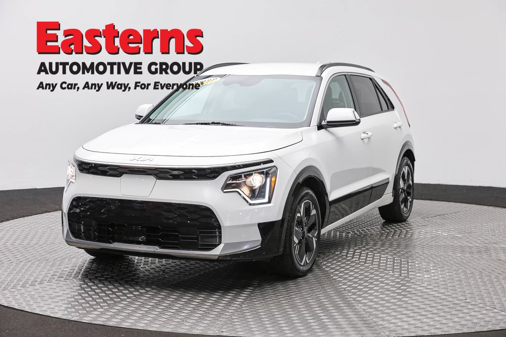 Used 2023 Kia Niro Wind w/ Wind Preserve Package FWD image 1