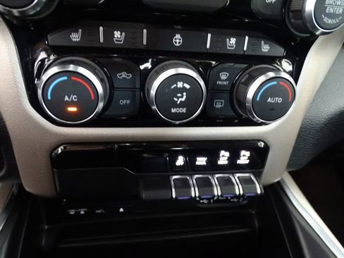Used 2019 RAM 1500 Laramie AWD/4WD image 12