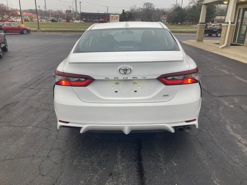 Used 2022 Toyota Camry SE image 4