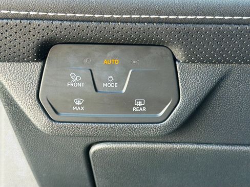 Used 2024 Volkswagen Atlas SE image 35