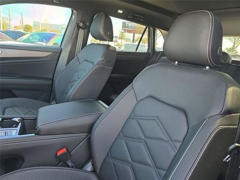 New 2026 Volkswagen Atlas Cross Sport SE image 18