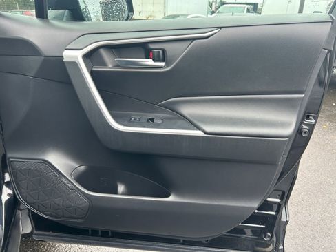 Used 2022 Toyota RAV4 XLE image 25
