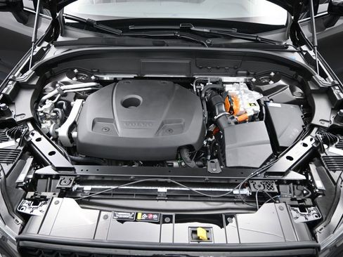 New 2025 Volvo XC60 T8 Core w/ Protection Package Premier image 30