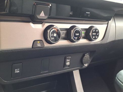 Used 2016 Toyota Tacoma SR w/ SR Convenience Package image 13