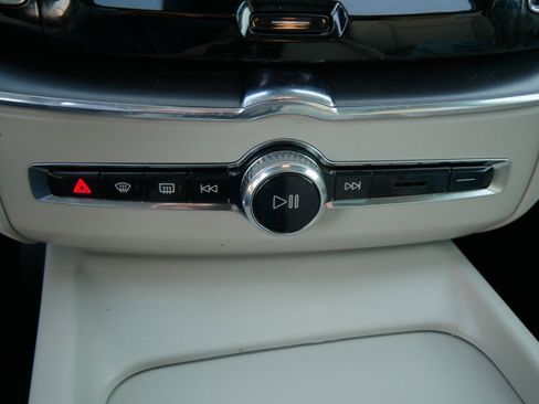 Certified 2023 Volvo XC60 T8 Core image 27