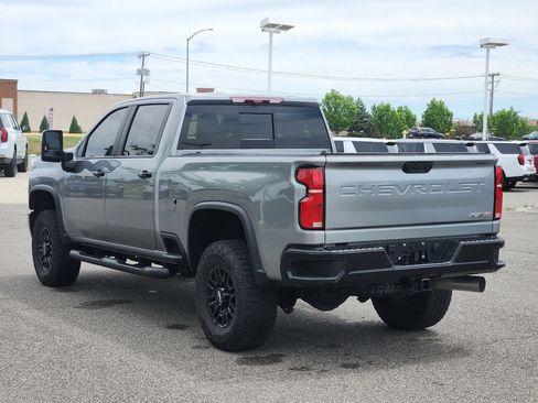 Used 2025 Chevrolet Silverado 2500 ZR2 w/ Technology Package AWD/4WD image 9