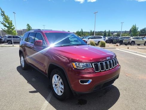 Used 2018 Jeep Grand Cherokee Laredo AWD/4WD image 1