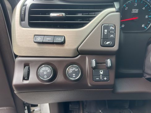 Used 2017 GMC Yukon XL Denali w/ Open Road Package AWD/4WD image 15