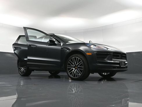 Certified 2026 Porsche Macan AWD/4WD image 36