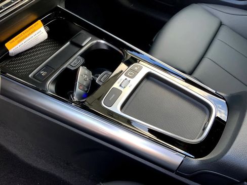 Used 2025 Mercedes-Benz GLA 250 4MATIC image 11