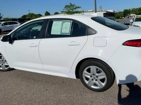 Used 2025 Toyota Corolla LE FWD image 4