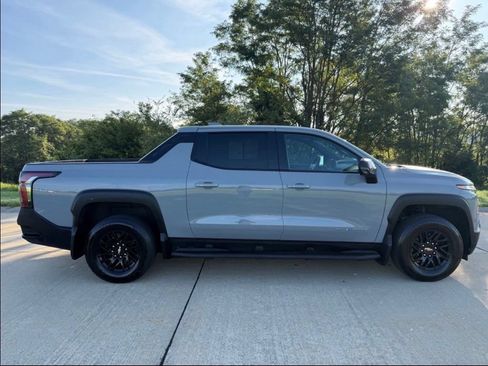 Used 2025 Chevrolet Silverado EV LT AWD/4WD image 2