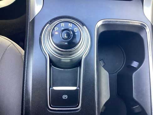 Used 2019 Ford Fusion SE image 19