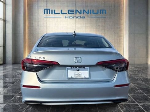 Used 2023 Honda Civic EX image 4