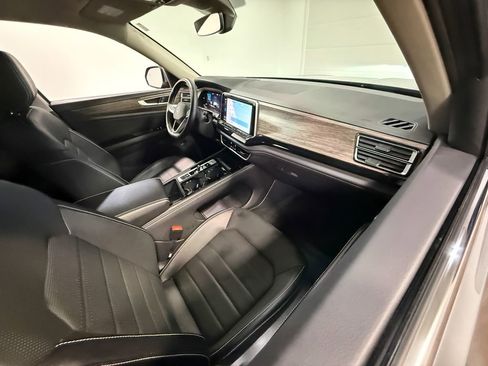 Used 2025 Volkswagen Atlas SEL AWD/4WD image 61