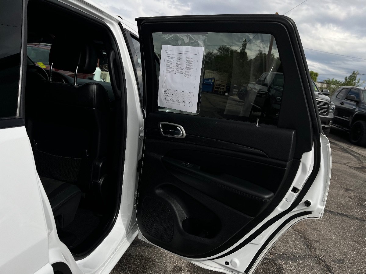 Used 2020 Jeep Grand Cherokee Altitude RWD image 34