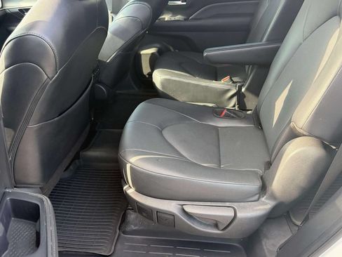 Used 2024 Toyota Grand Highlander AWD image 30