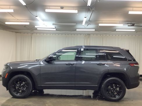 New 2026 Jeep Grand Cherokee Altitude AWD/4WD image 10