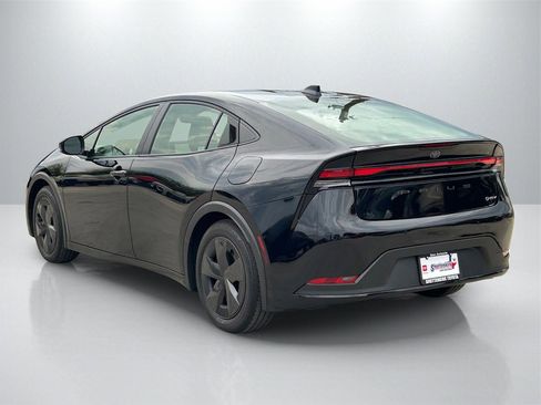 Used 2025 Toyota Prius LE image 7