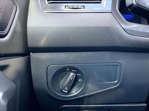 Used 2023 Volkswagen Tiguan SE image 34