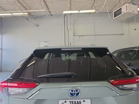 Used 2022 Toyota RAV4 XLE Premium AWD/4WD image 5